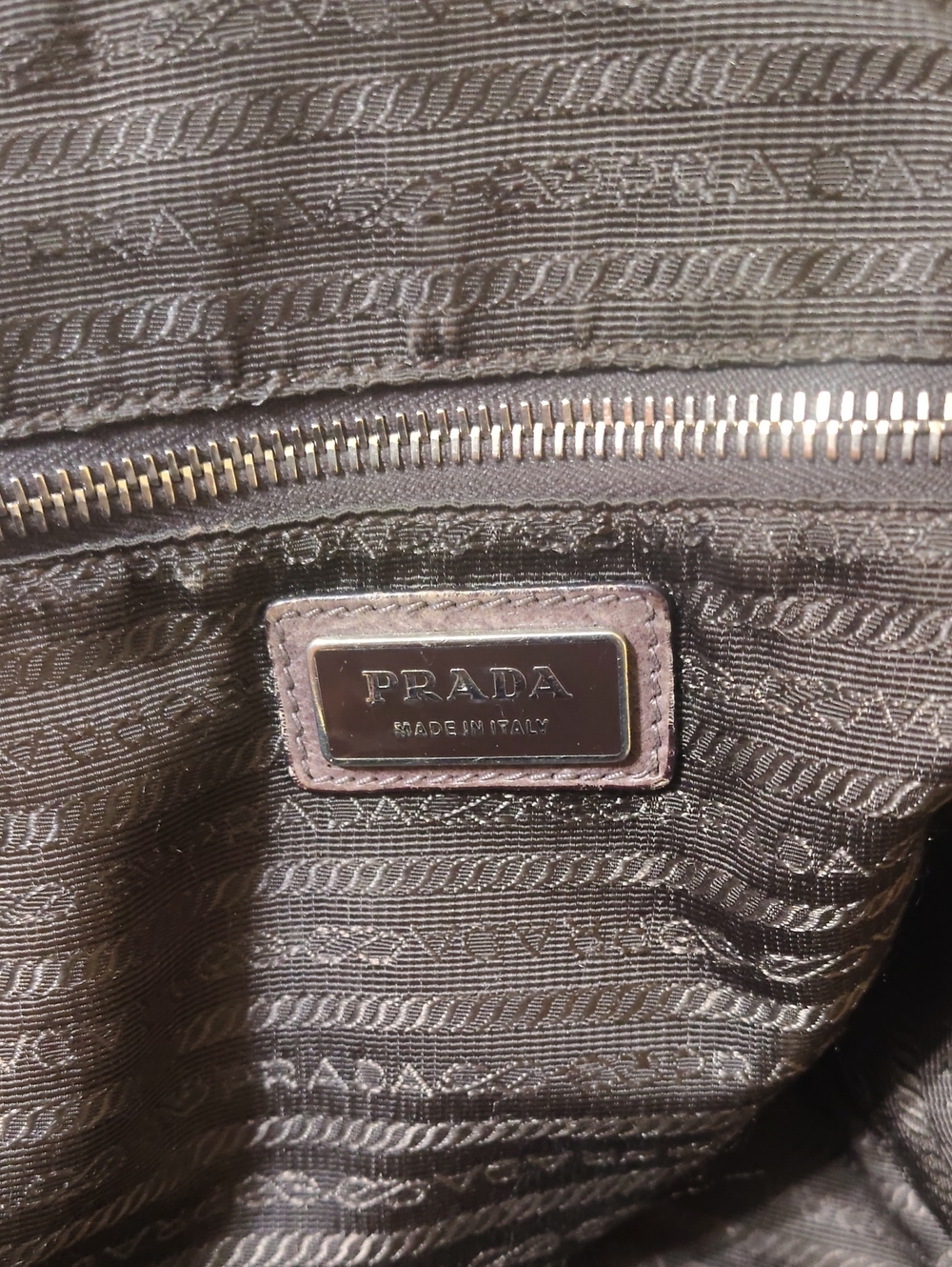 Prada - Picture 7 of 10